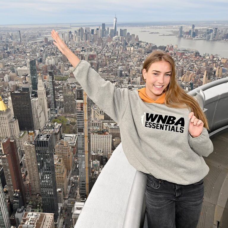Essentials Hoodie – The Perfect Blend of Comfort, Style, and Versatility